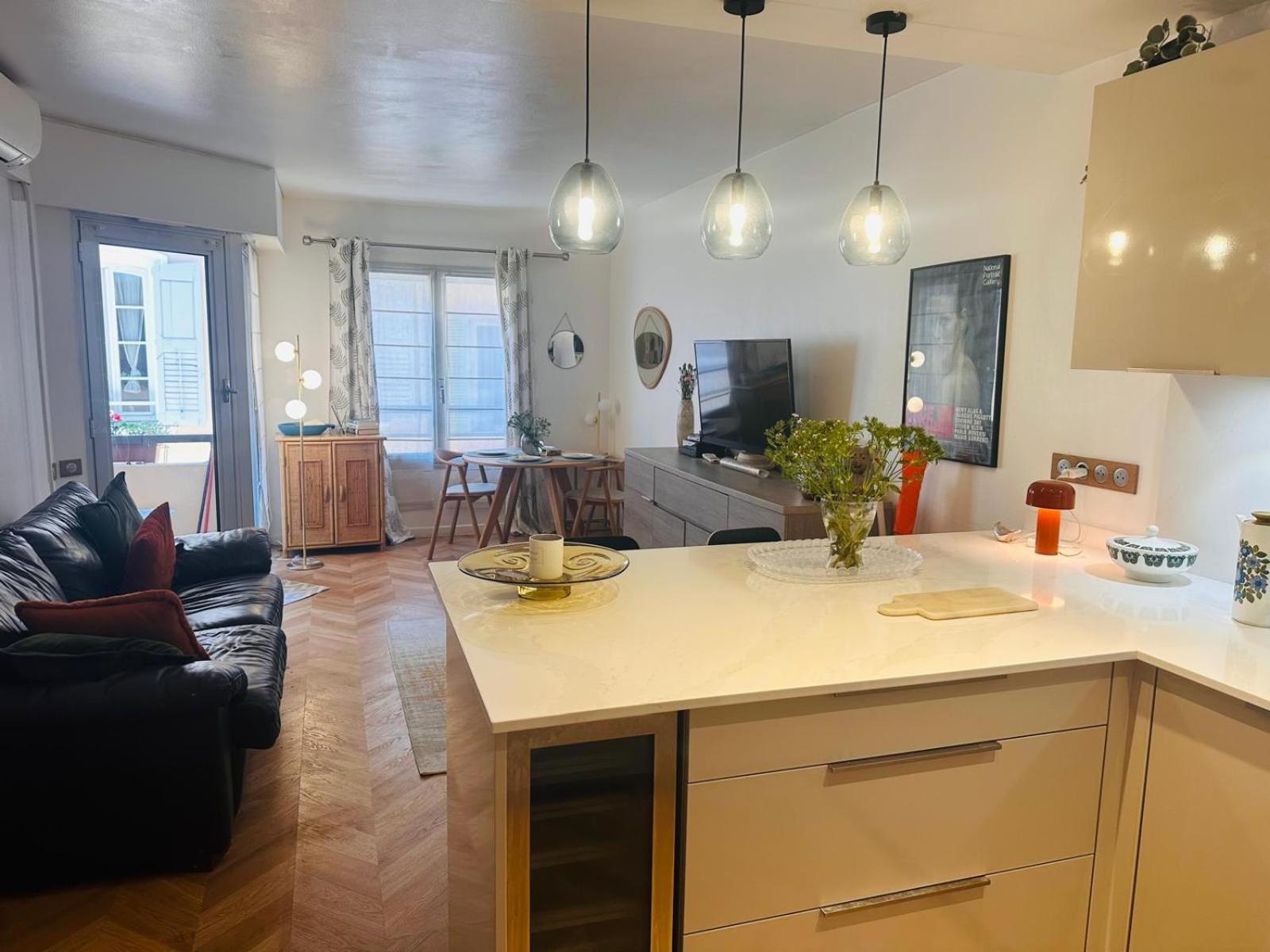 Lovely One Bedroom With Balcony & Wifi Just Minutes Walk From Palais And Beaches 109 Appartement Cannes