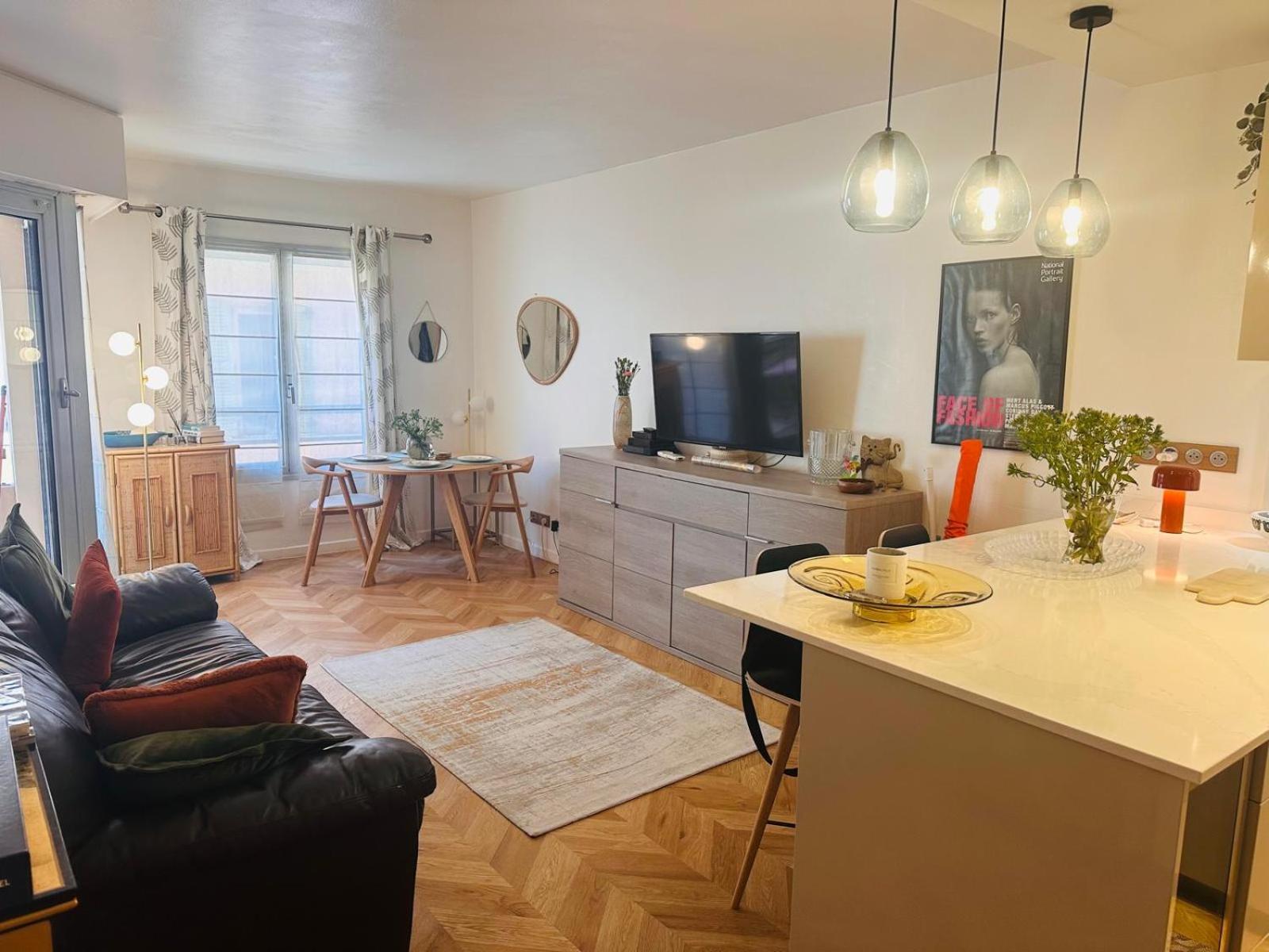 Lovely One Bedroom With Balcony & Wifi Just Minutes Walk From Palais And Beaches 109 * Cannes