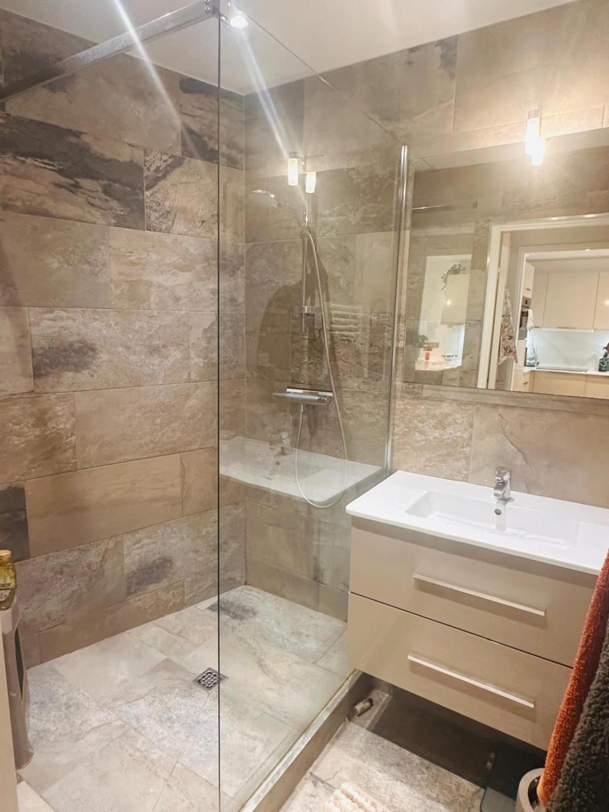 Apartment Lovely One Bedroom With Balcony & Wifi Just Minutes Walk From Palais And Beaches 109 *